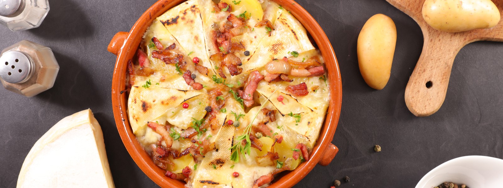 Zapečené brambory se sýrem (Tartiflette)